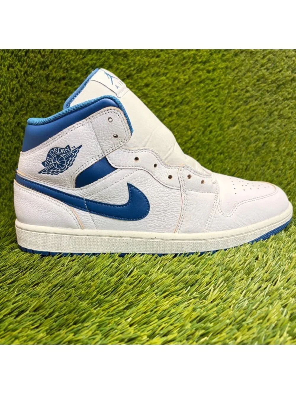 Nike Air Jordan 1 Mid SE Mens Size 10.5 White Blue Basketball Shoes Sneakers